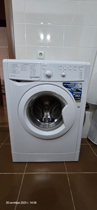 Продам стиральную машину Indesit
