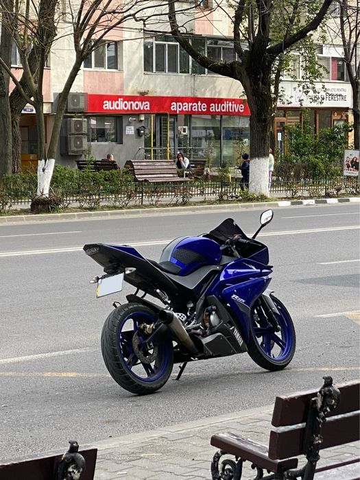 Yamaha yzf r125.