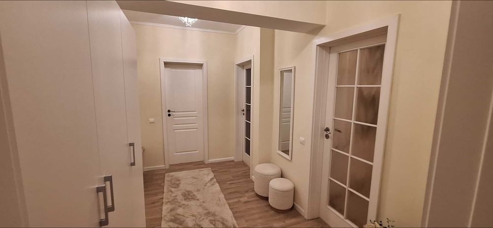 Închiriez apartament 2 camere.