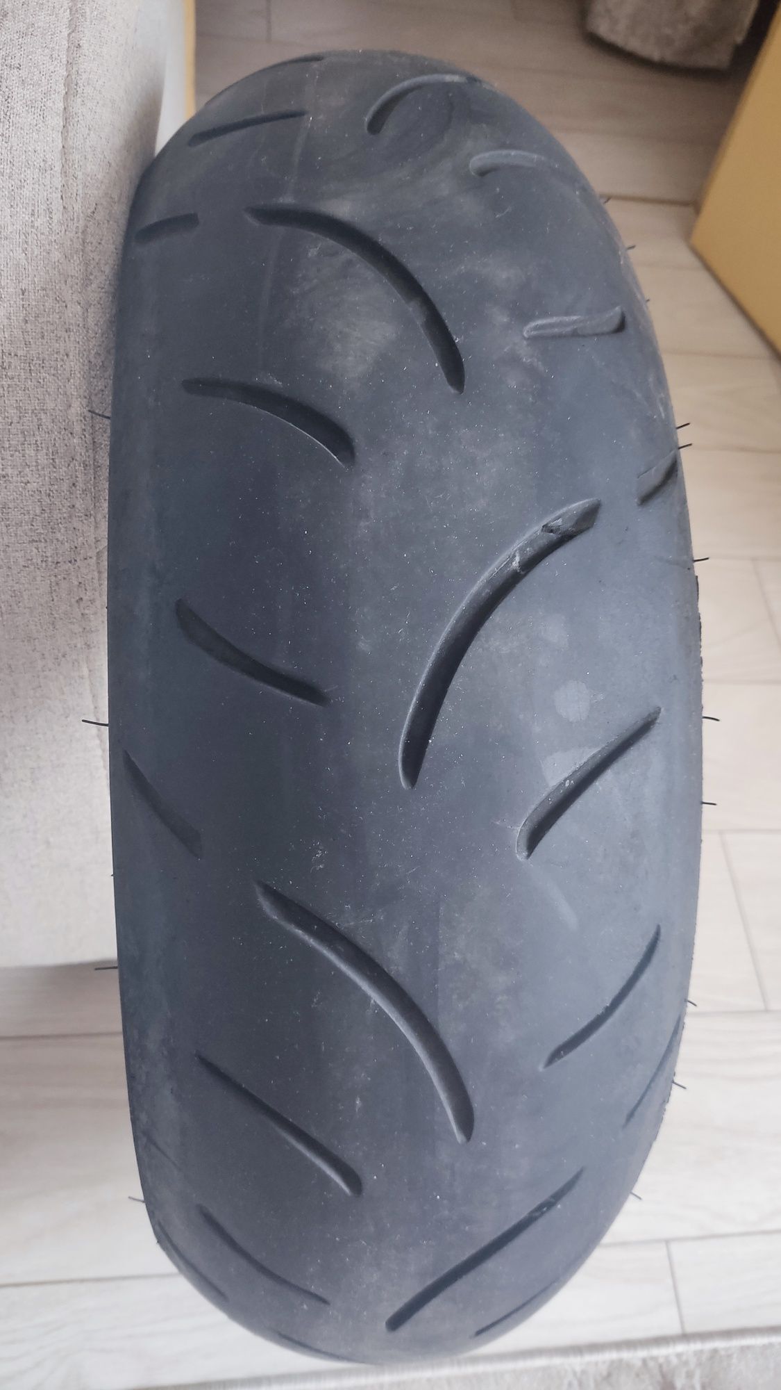 Anvelope moto set față - spate (cauciuc) 120/70/17 și 180/55/17