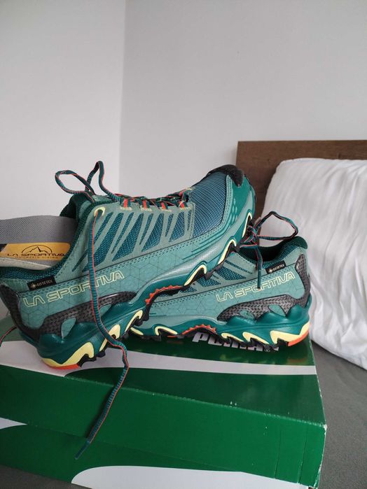 De vînzare, adidași, marca La Sportiva