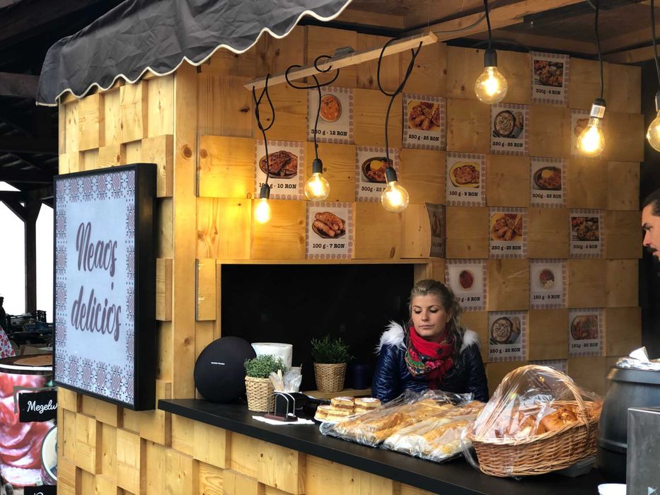 Stand exterior sau interior 5x5m sau 5x2.5m ideal pentru evenimente