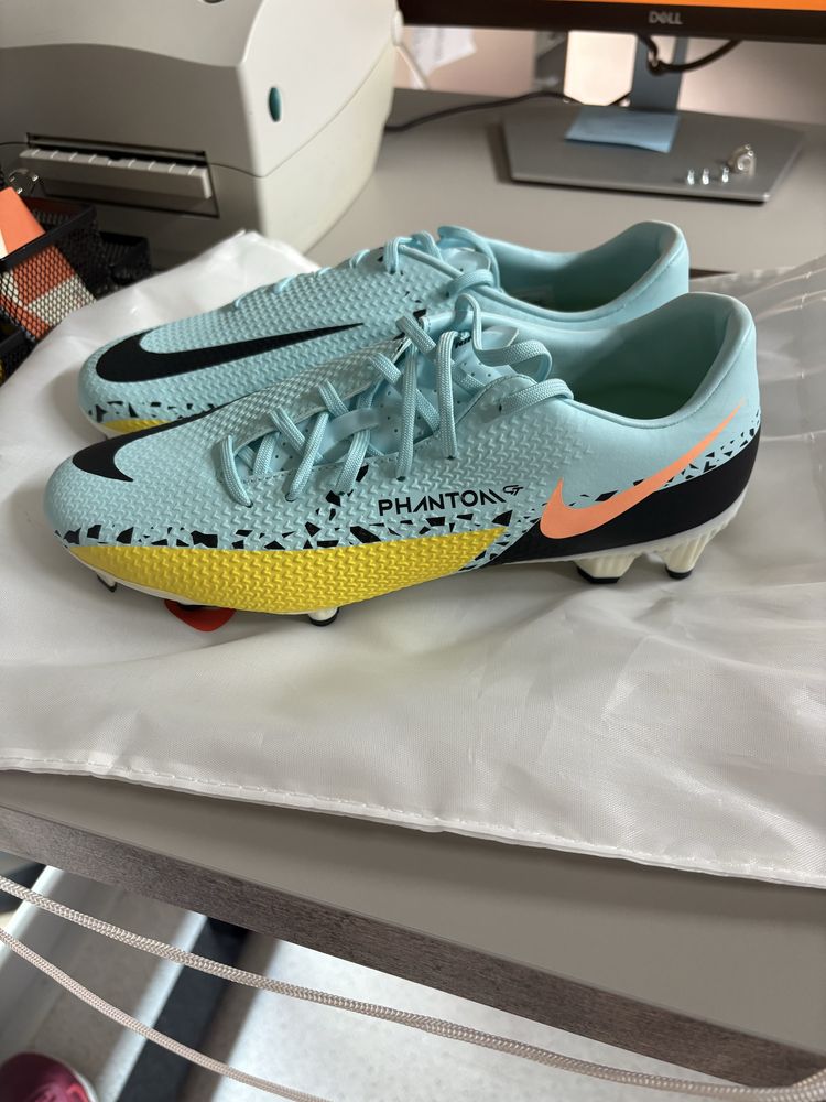 Калеври/ Футболни обувкиNike Phantom GT 42 номер