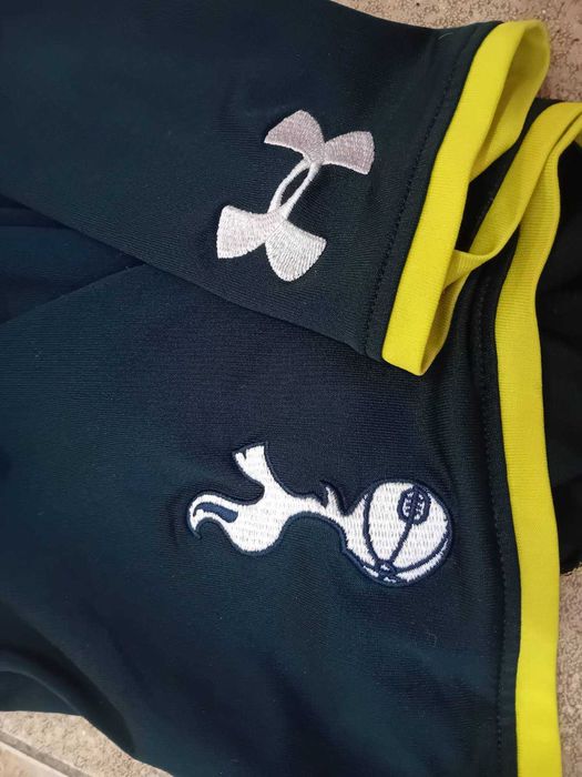 Оригинални къси панталони на Тотнъм - under armour
