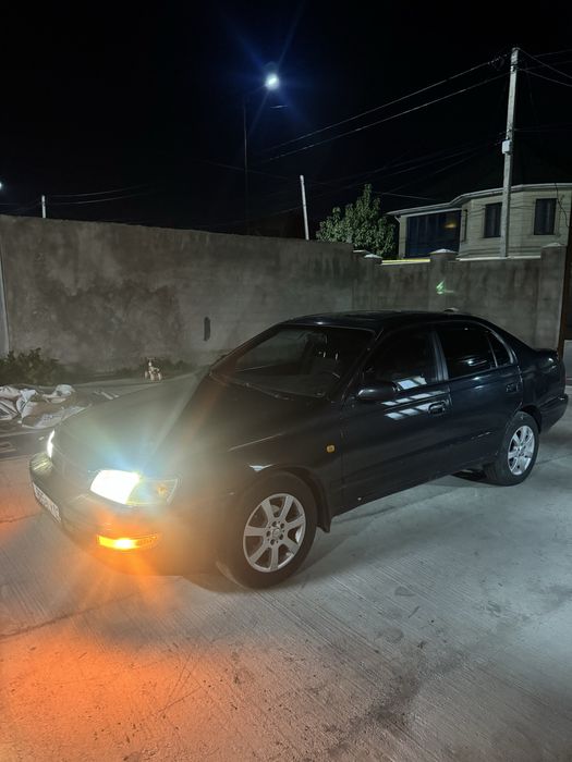 Машина Toyota Carina E