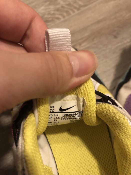 adidasi nike minunati