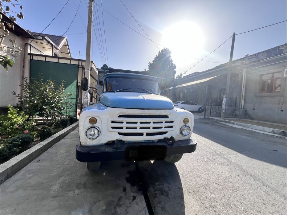Zil 1984 yil yaxshi xolatida qarab xaydalgan