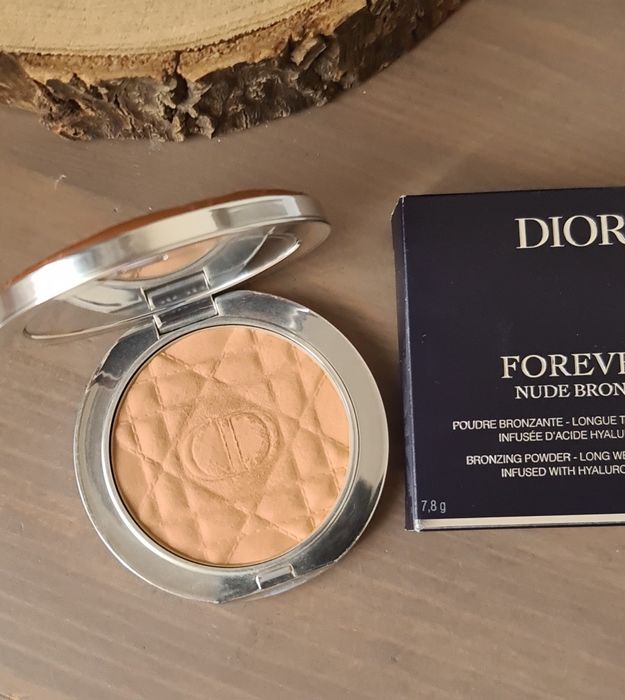 Продавам пудра на Dior- Forever Nude Bronze 02. Light Matte