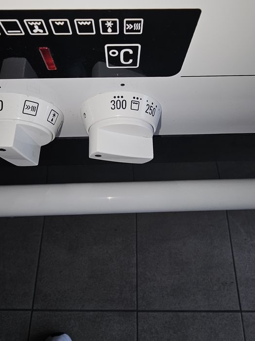 Свободностояща печка с керамичени котлони Siemens HC722210U A+ 70L