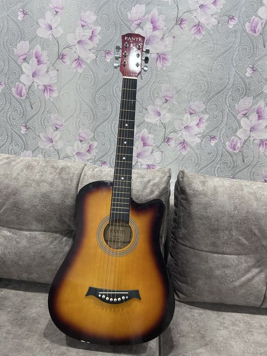 Акустическая гитара