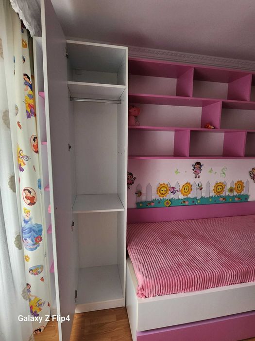 Vand mobila de dormitor pentru fetițe