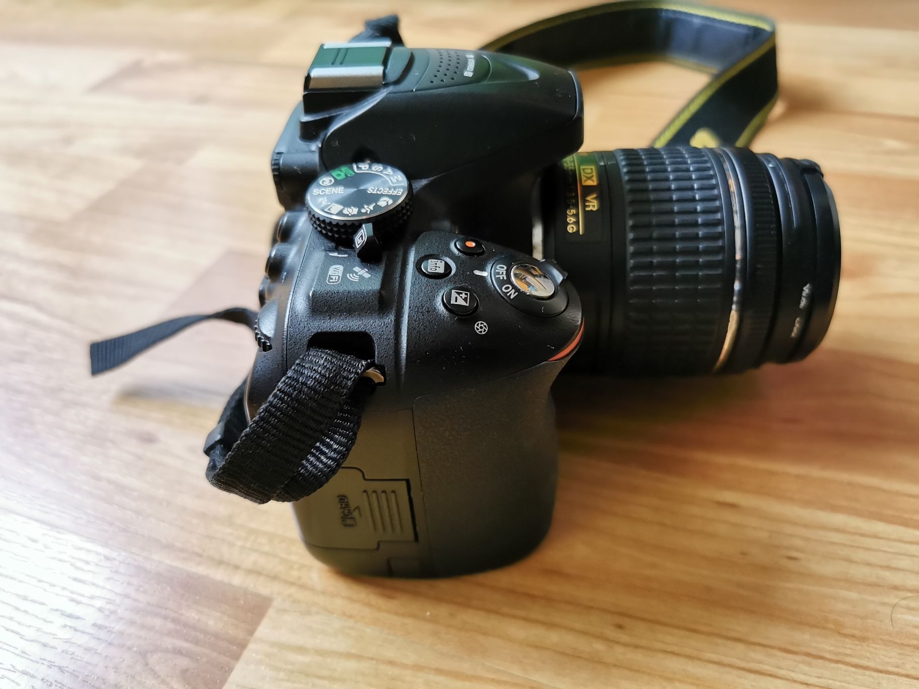 Продавам фотоапарат Nikon D5300.