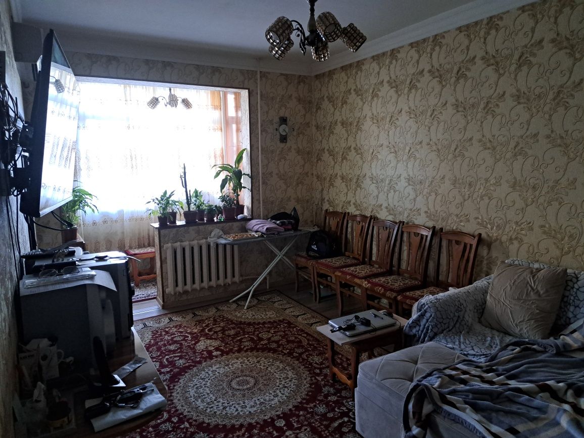 Продам 2-х комнатную квартиру комнаты смежные.