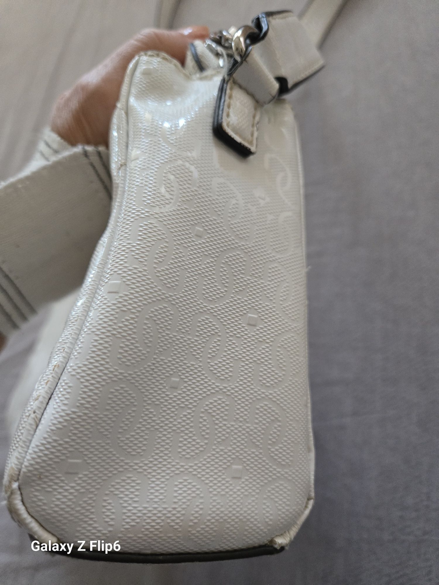 Оригинална чанта Guess