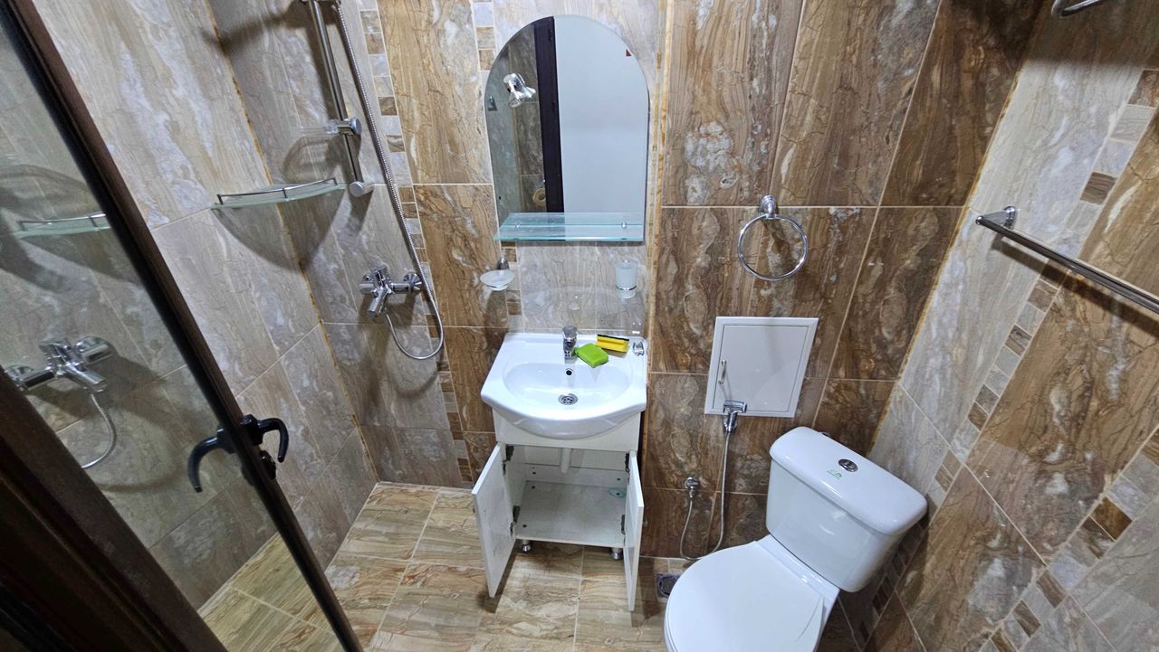 Дава се под наем Двустаен апартамент в Разград, Орел - 62 кв.м за 255 € - Снимка #2