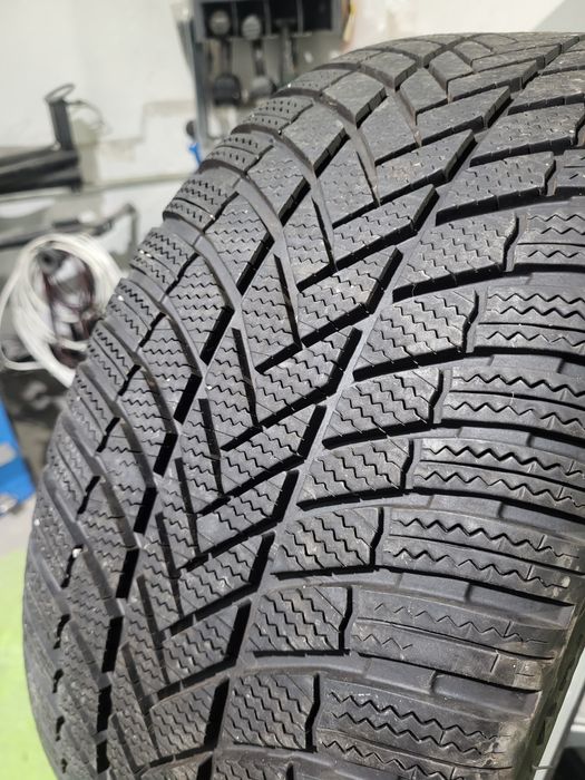 4 бр зимни гуми 245/35/19 Bridgestone