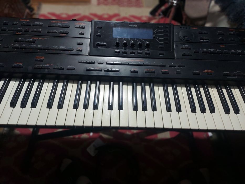 Vând roland g800
