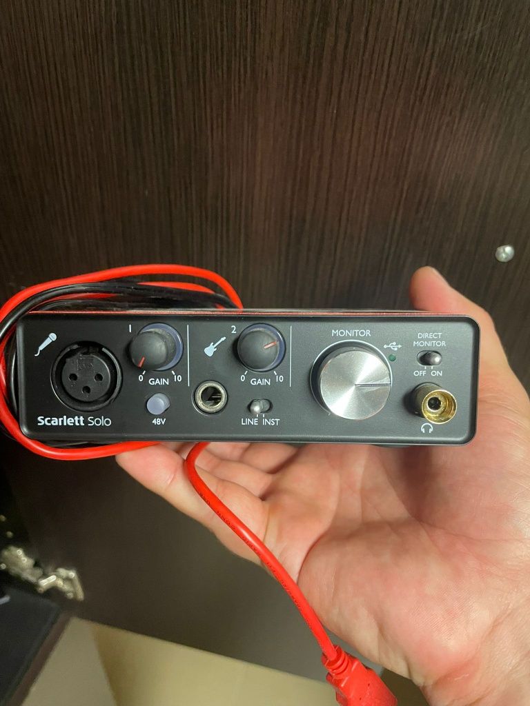 Focusrite Scarlett Solo + Set Monitoare M16 Behringer  - 550ron