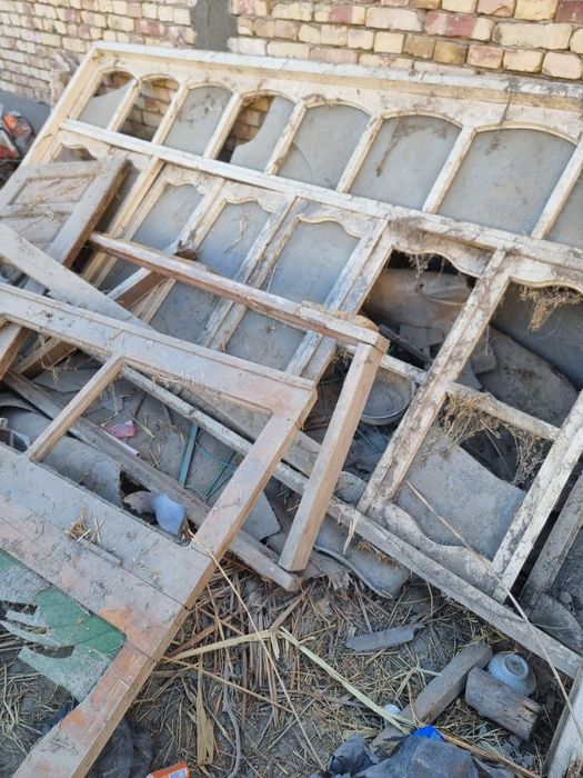 Ески дарвоза ва ешиклар келишилган холда сотилади