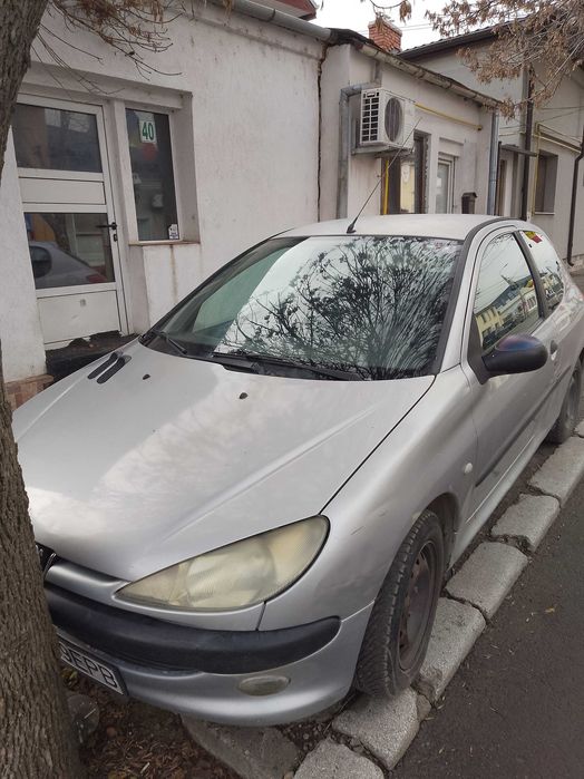 Vând  Peugeot 206