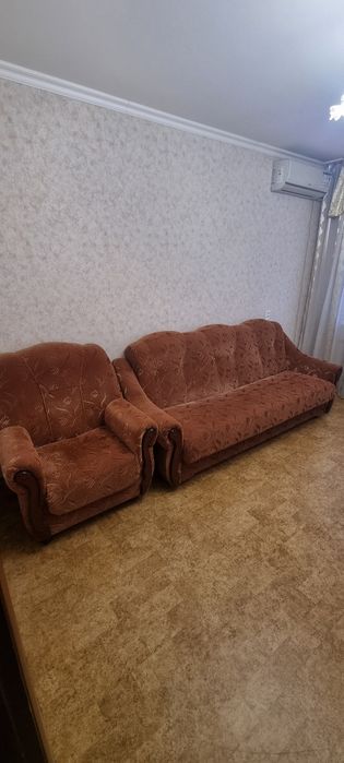 Продам диван с креслом в хорошем состоянии.