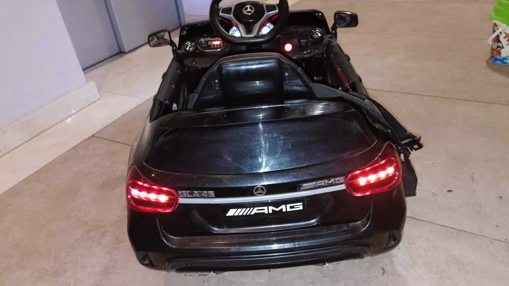 Акумулаторна кола Chipolino - Mercedes Benz GLA45, черна