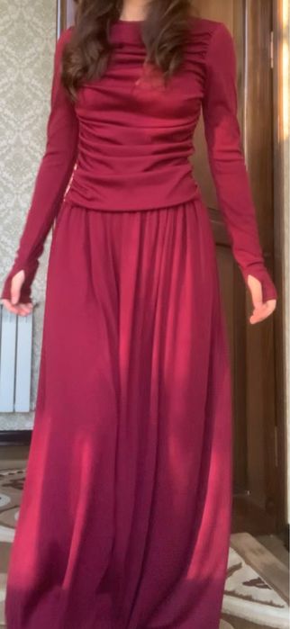 Бордовое длинное платья