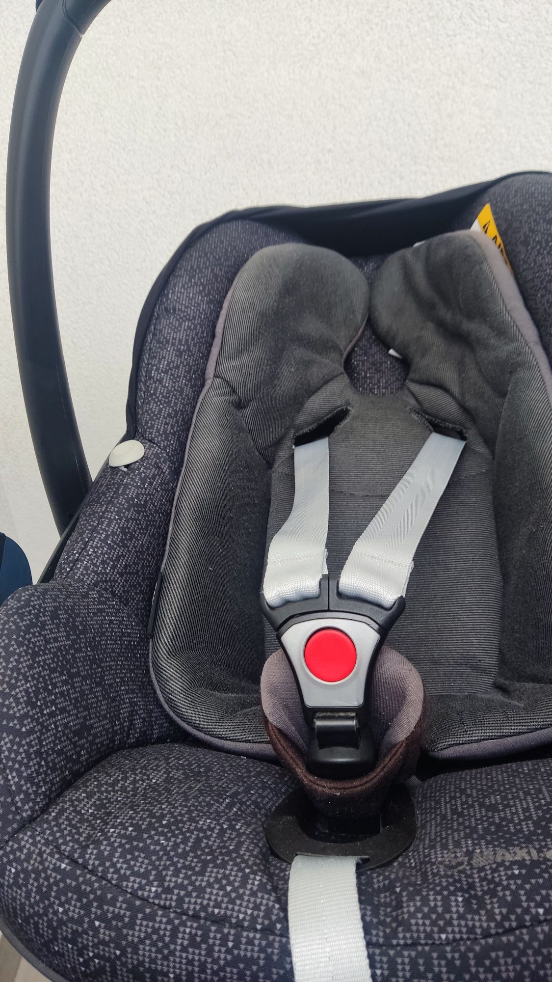 Scoica Maxi-Cosi Pebble cu baza Isofix