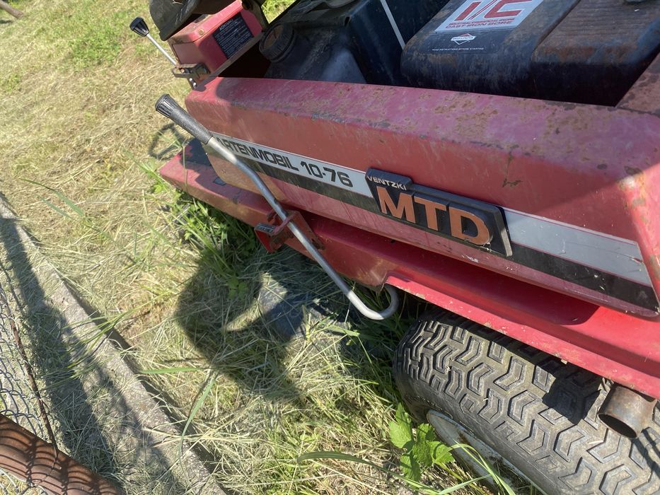 Vând Tractoras gazon