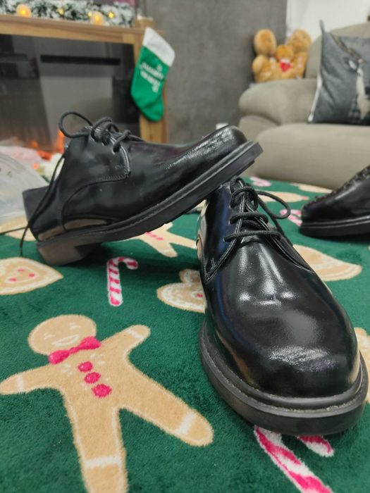 Чисто нови официални обувки