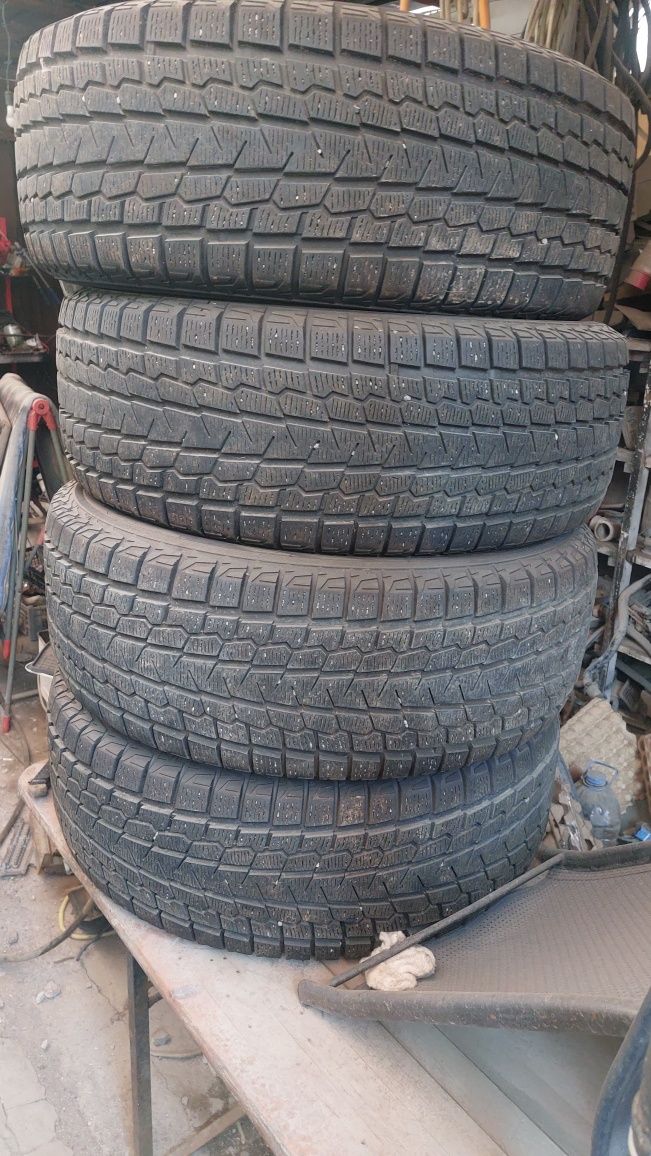 Автошины почти новые 1 сезон ездили
