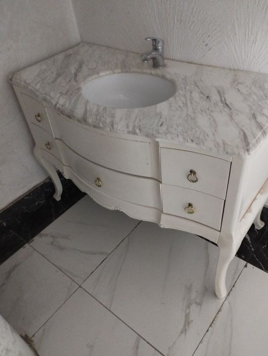 Продам 40000.состояние хороший мрамор