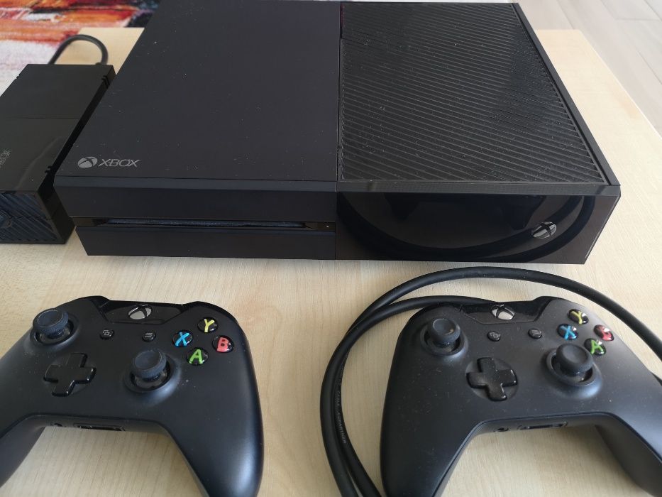 XBOX One, 2 controllers, 3 jocuri