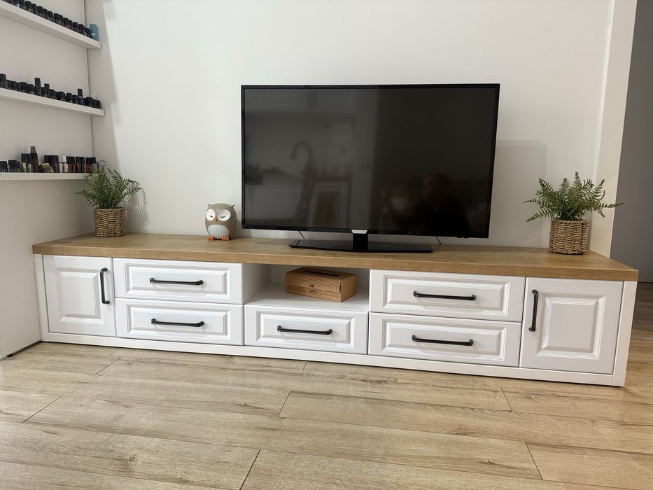 Comoda sufragerie alba cu blat maro