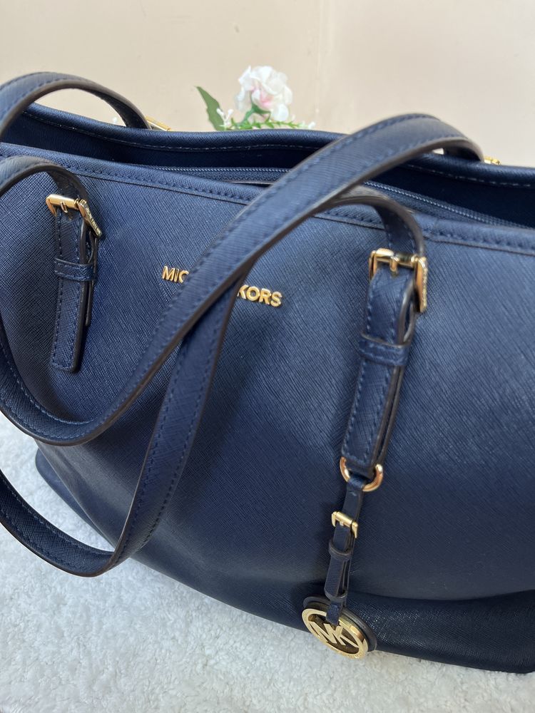 Michael kors чанта/естествена кожа