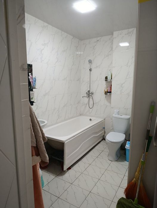 Srochna Navoiy kuchadan tinchlik domlaridan kvartira sotiladi.