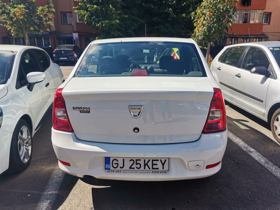 Vand dacia logan 2010 facelift benzina, motor 1.4  cu 73900 km reali