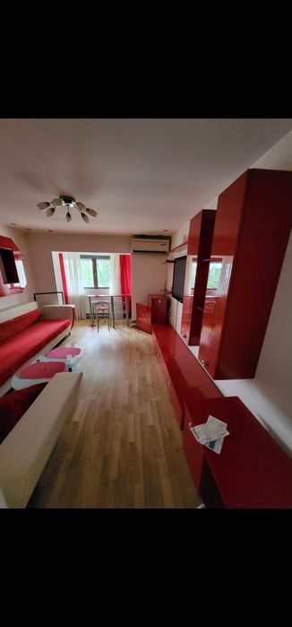 DE ÎNCHIRIAT apartament 3 camere