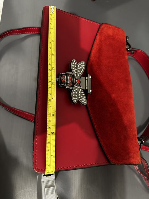 Красива червена чанта