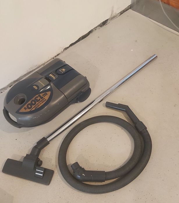 Aspirator Panasonic cu sac textil permanent