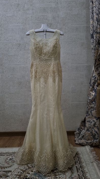 Вечернее платье русалка со шлейфом