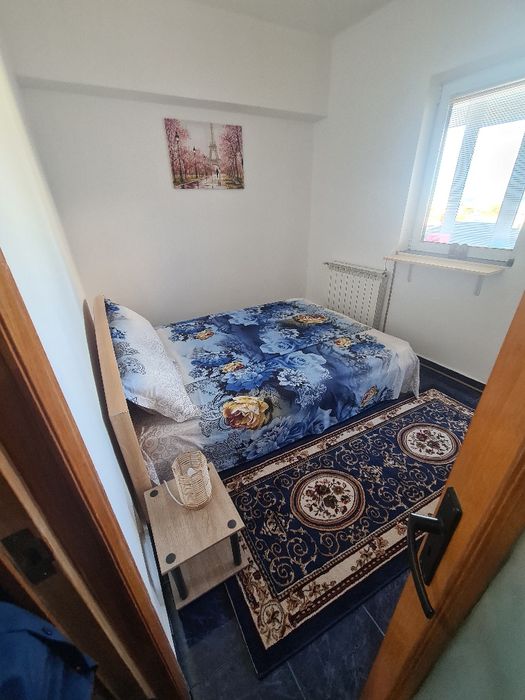 Închiriez apartament 3 camere zona Capitol