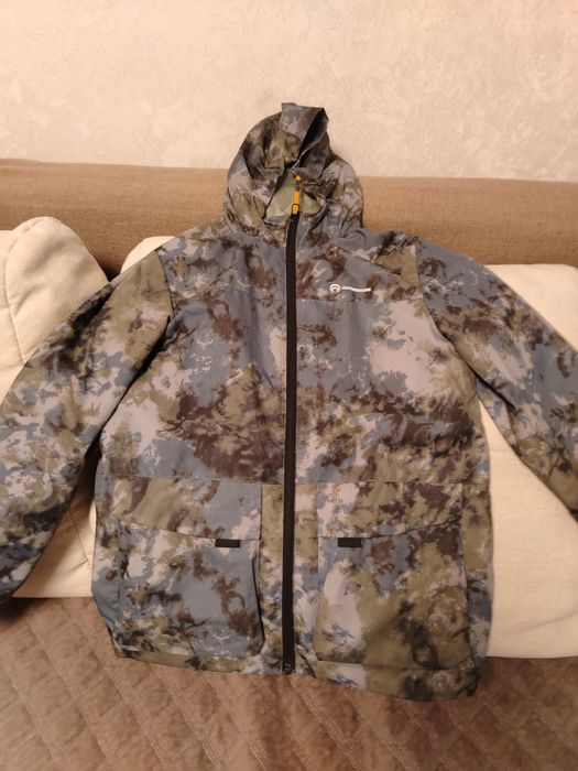 Продам ветровку для мальчика. Размер 140-146.