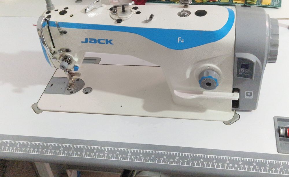 Промышленная швейная машина JACK-F4