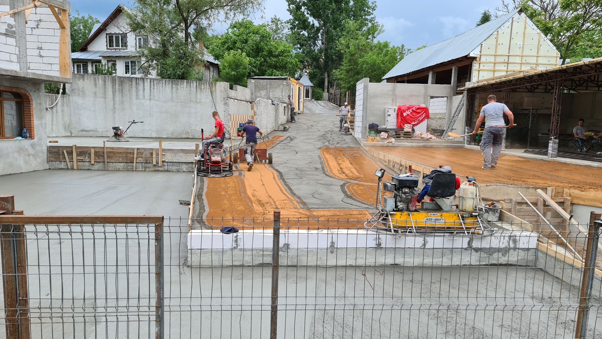 Turnare sapa din beton - finisat cu elicopter și cuart, Beton Periat !