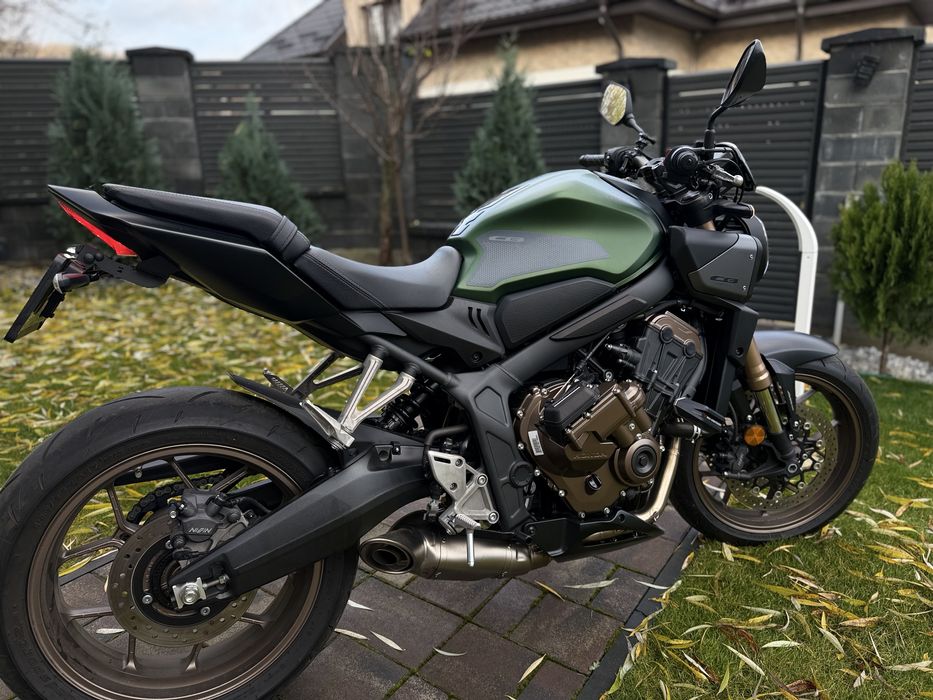 Honda CB650R 2024 E-Clutch Akrapovic