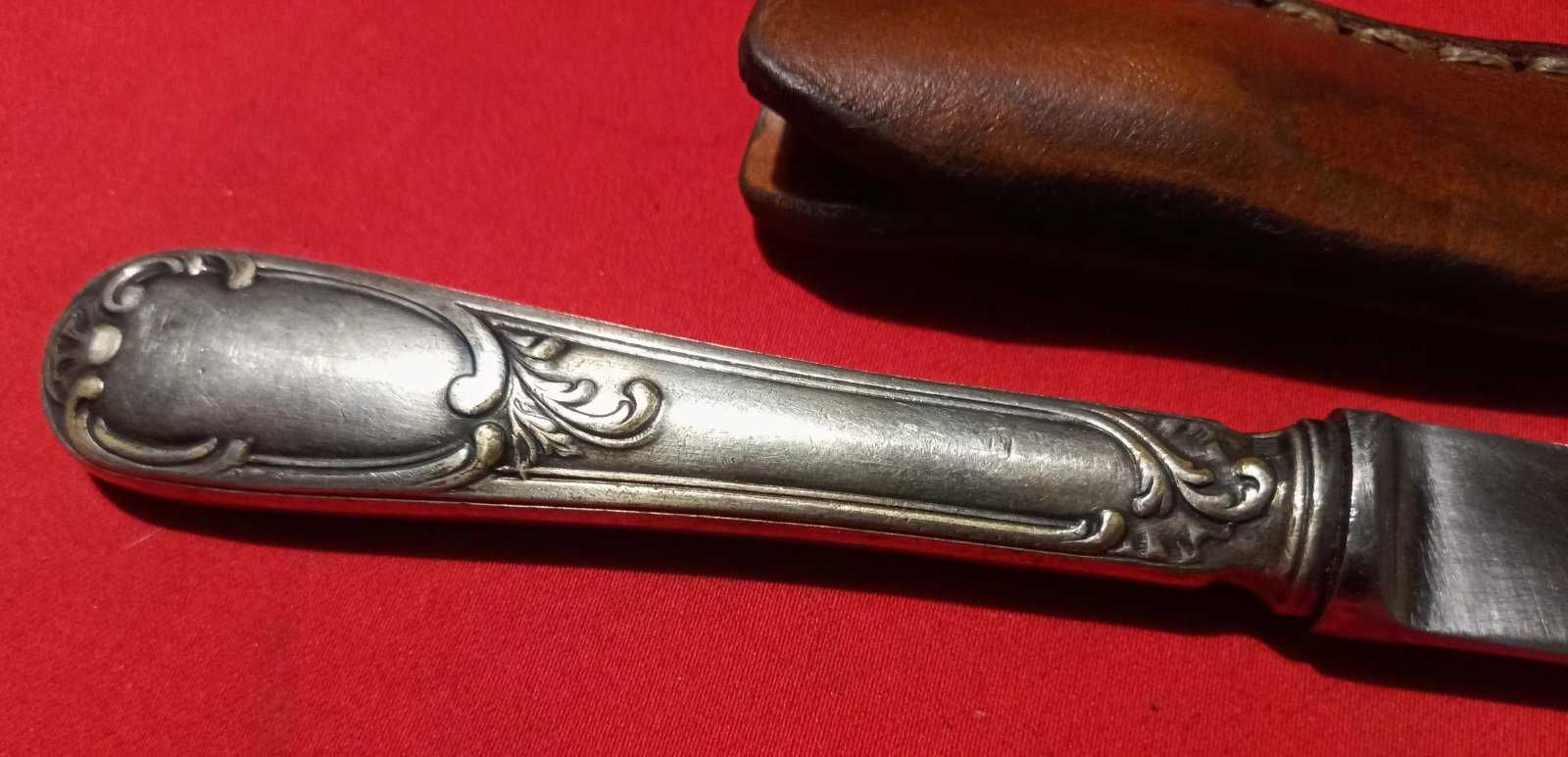 Стар нож с посребрена дръжка  и с кания от естествена кожа