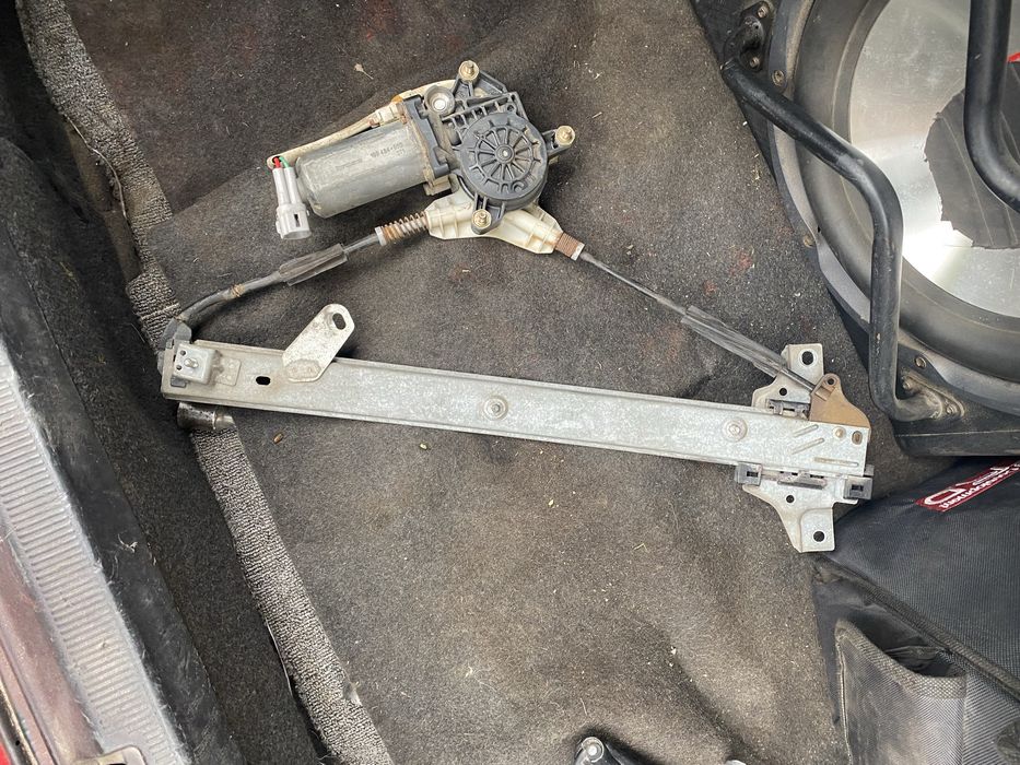 Запчасти carina e/карина е