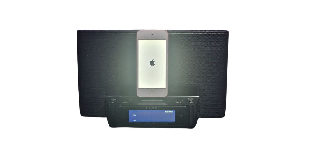 iPod touch 6th Gen Pink (Aproape Nou) + Dock Sony Mega Bass - ALARMĂ