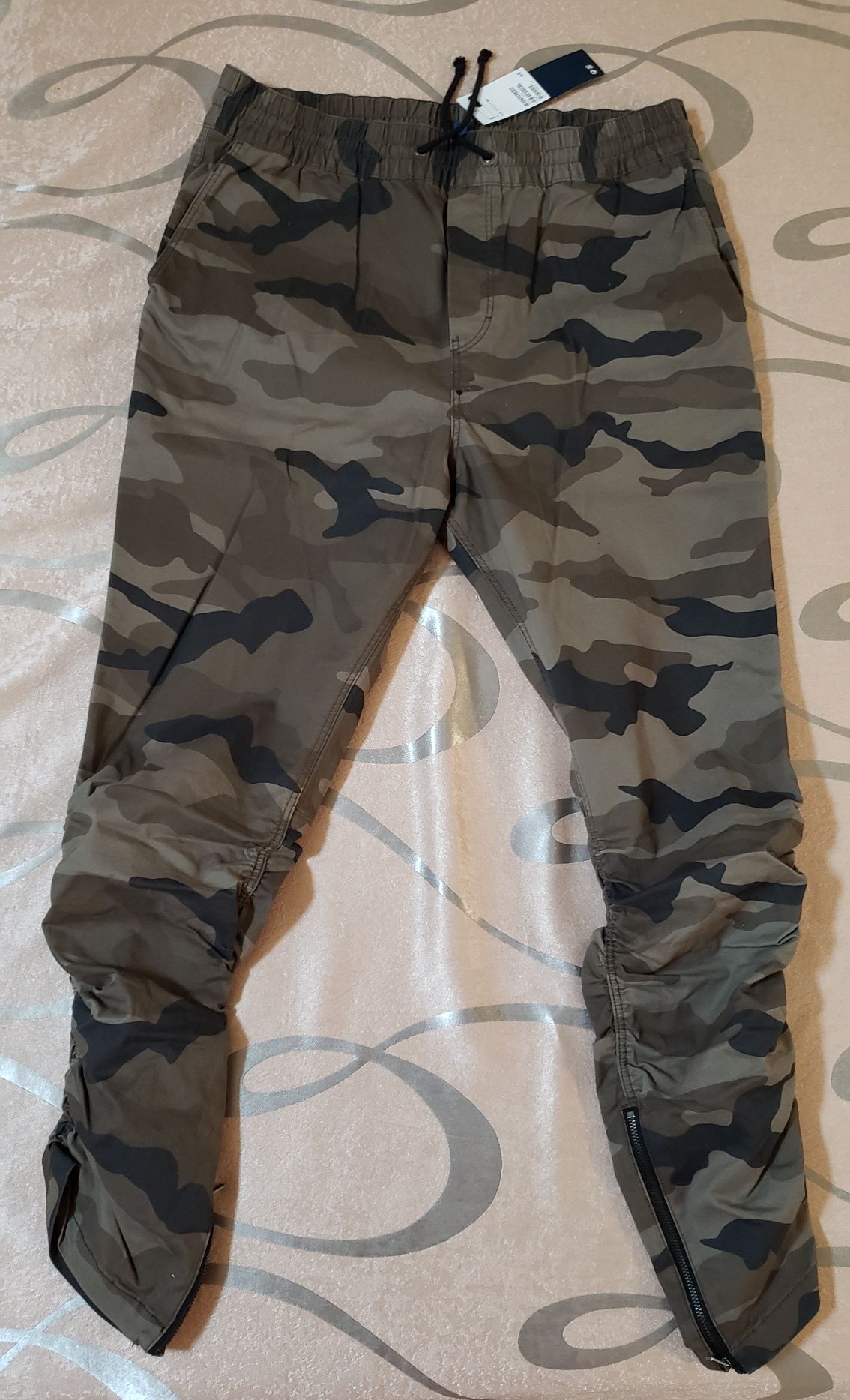 Pantaloni joggers H&M editie limitata